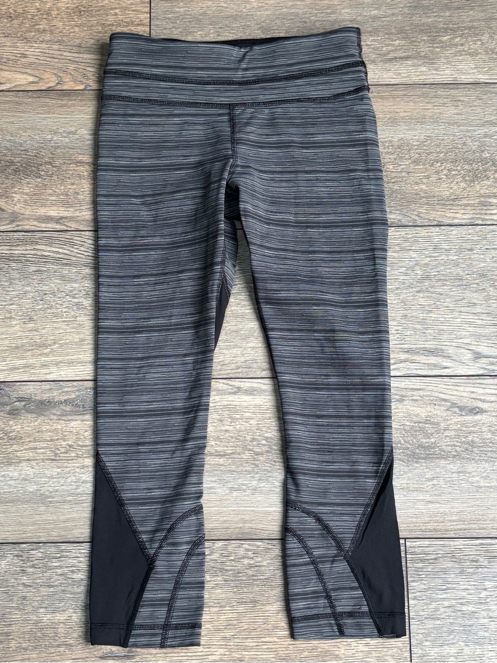 Lululemon Capri Cropped Leggings Stretch Gray Black Stripe Womens Sz 4